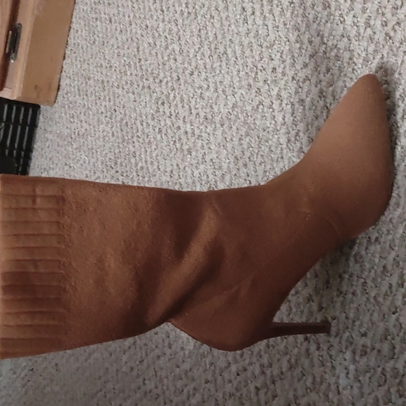 Ankle Boot - Picture 3 of 3